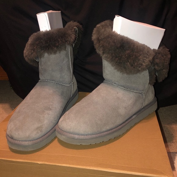 UGG Bailey Button (Grey) - Picture 2 of 5